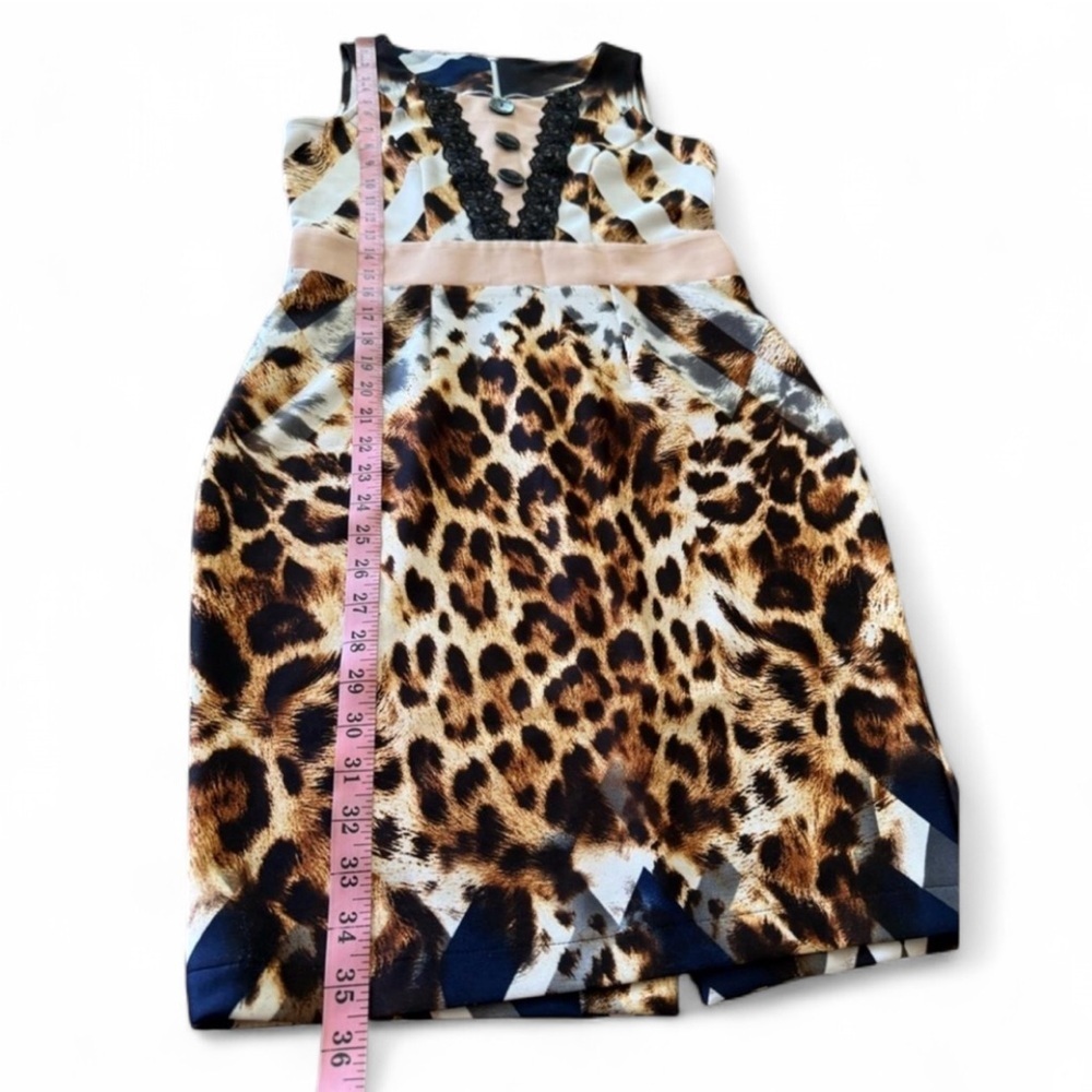 Elegant Animal Print Midi Dress with Lace Accents - Picture 3 of 8